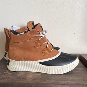 Sorel Out N About IV Classic WP Women’s Taffy and Black Waterproof Boots